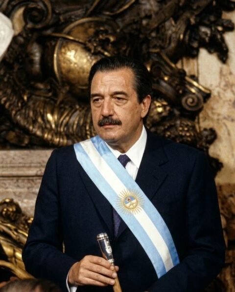 1983: RAÚL ALFONSIN Y EL RETORNO DE LA DEMOCRACIA